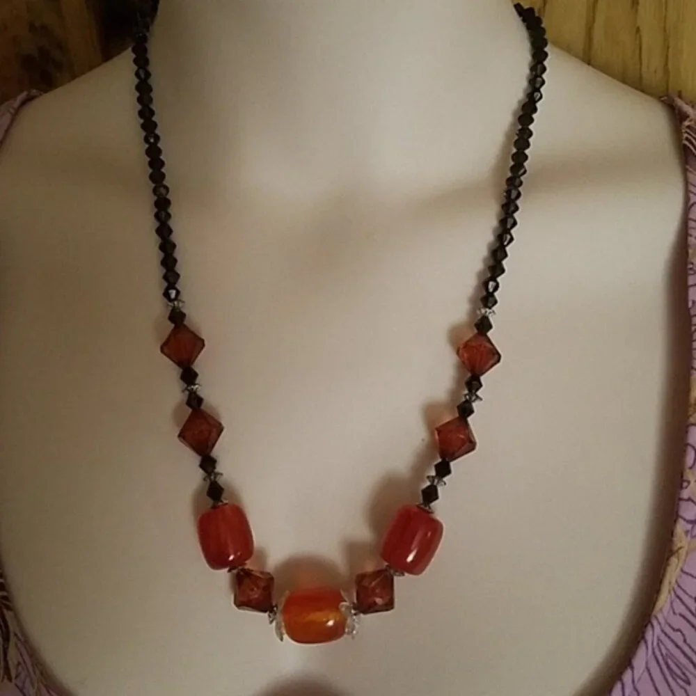 2 items - Vintage Murano earrings and Beaded fashion necklace - Picture 2 of 5